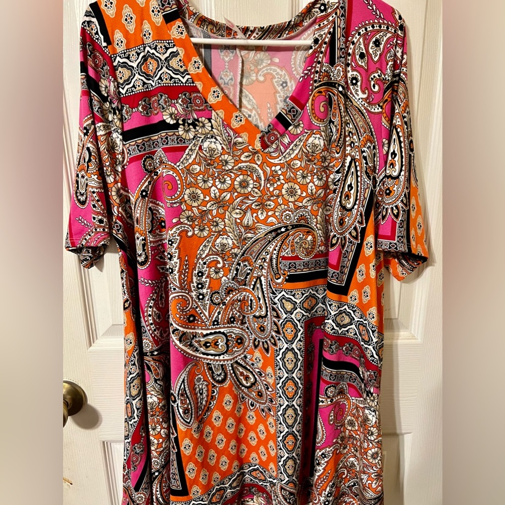 Super cute top!! Vibrant colors!! NWOT 2x